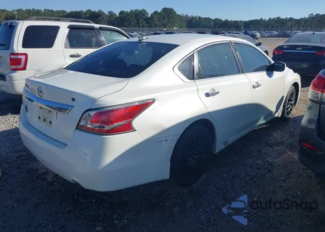 2015 Nissan Altima 2.5 S из США, поврежденный, VIN 1N4AL3AP1FC588531